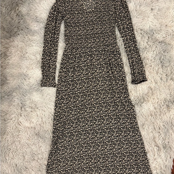 Dex Dresses & Skirts - Dex Black and White Floral Long Sleeve Dress
